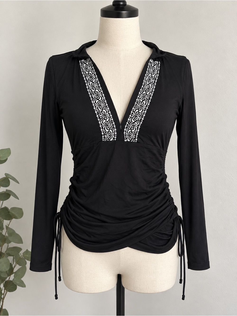 Lands’ End Black Embroidered Long Sleeve Swim Tunic Rash Guard XS